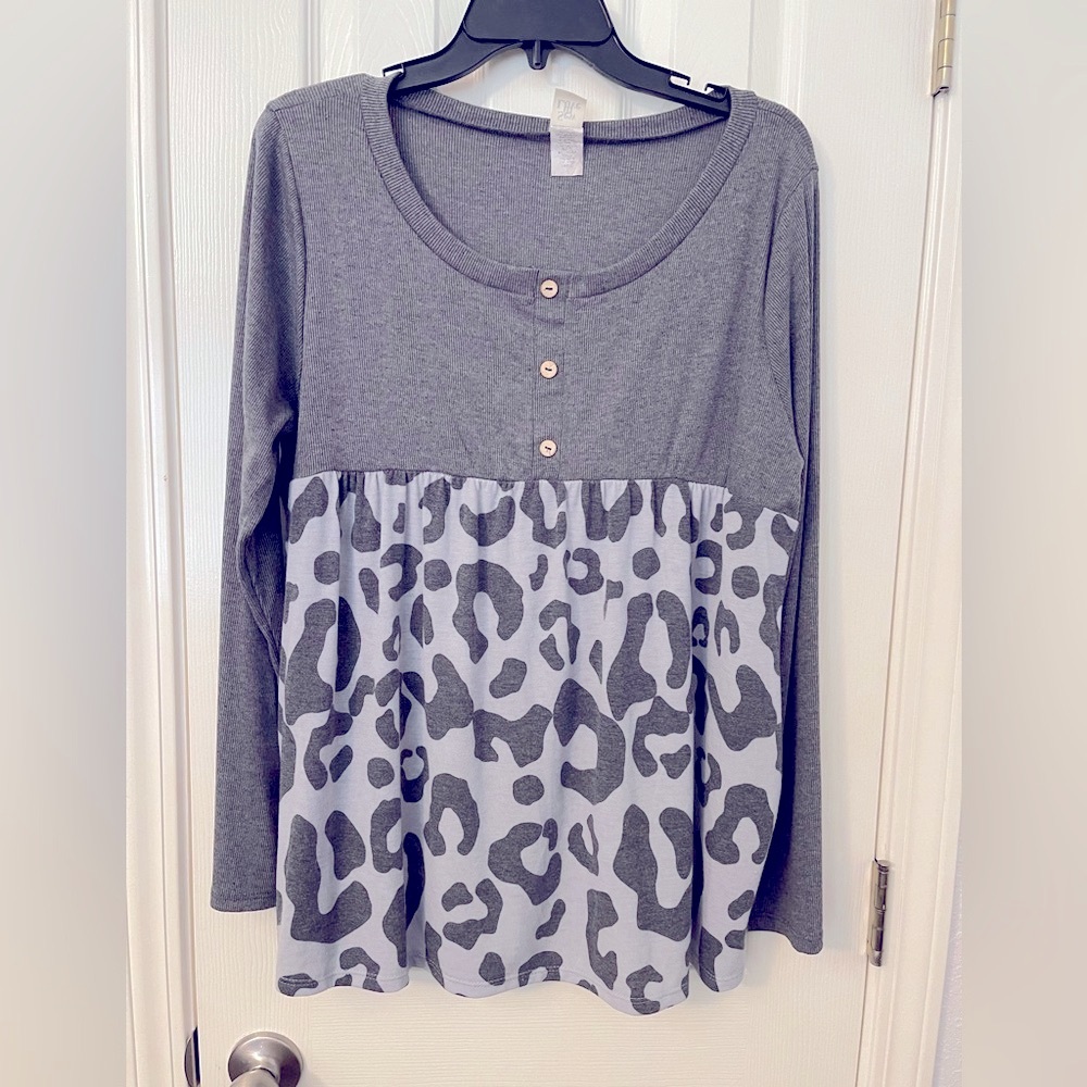 Ladies Sew In Love long sleeve babydoll style top.  It is grey and blue.